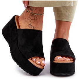 Pantoufles pour femmes sur une plate-forme massive Noir Martina le noir