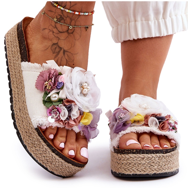 Matière Chaussons A Fleurs Blanc Nessa blanche