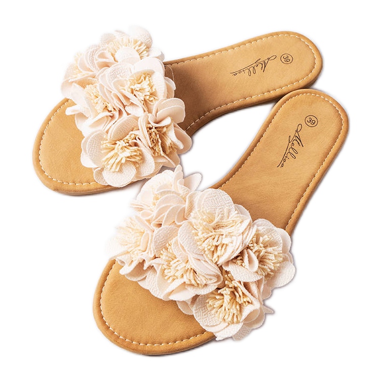Babouches beiges à fleurs d'Alfrida