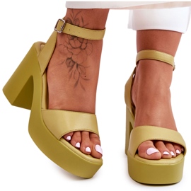 Sandales Karmine citron vert à la mode avec des talons massifs