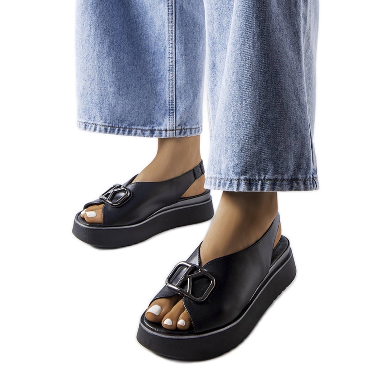 Sandales à plateforme noires avec ornement de Karino le noir Sandales à plateforme noires avec ornement de Karino le noir