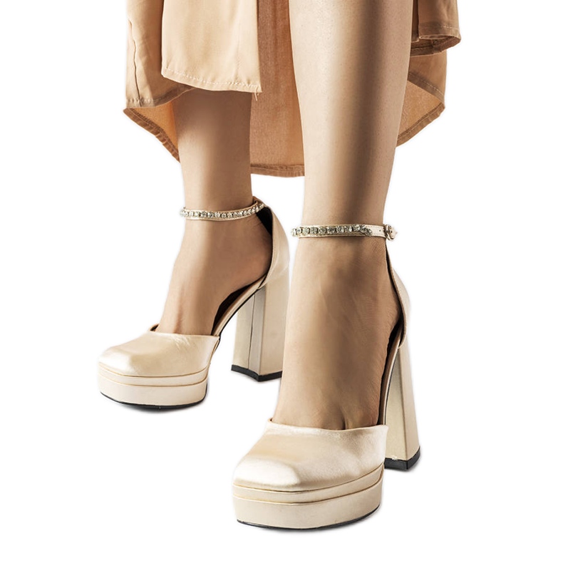 Escarpins beiges à talons Elida Escarpins beiges à talons Elida