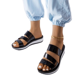 Inna Claquettes laquées noires de Tilde le noir