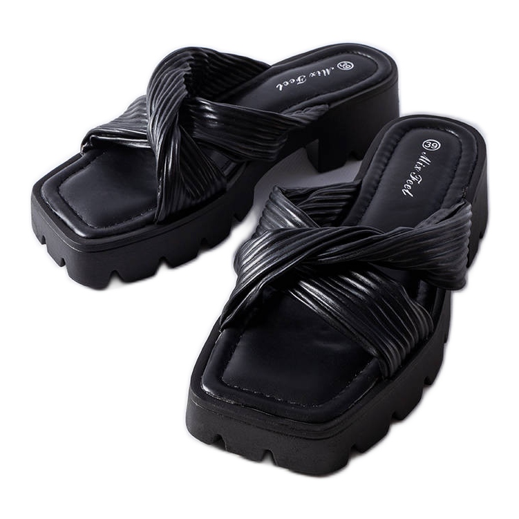 Claquettes Dubé noires à semelles de tracteur le noir