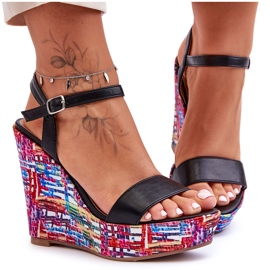 Sandales pour femmes sur un coin coloré noir Malibu le noir