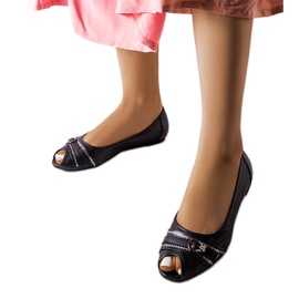 Ballerines noires ajourées avec strass de chez Creek le noir