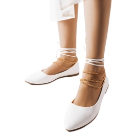 Ballerines blanches à fermoir décoratif de Donat