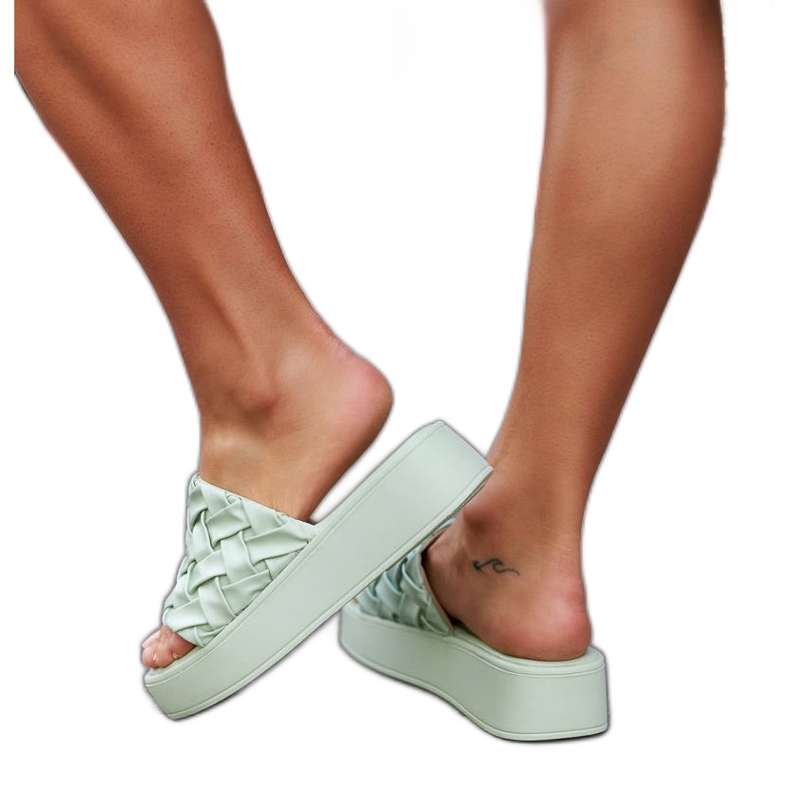 Chaussons verts sur la plateforme Esposito