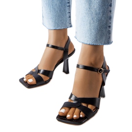 Sandales noires à talons hauts Karolina avec ceinture le noir