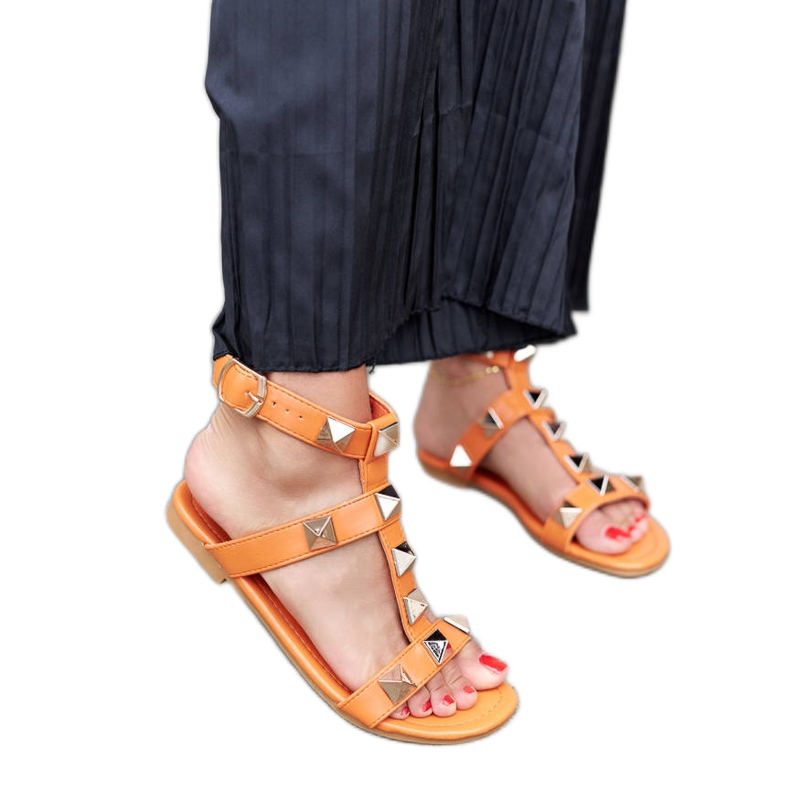 Sandales cloutées orange Ignazio