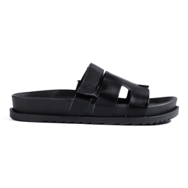 Pantoufles noires pour femmes sur une plate-forme Shelovet épaisse