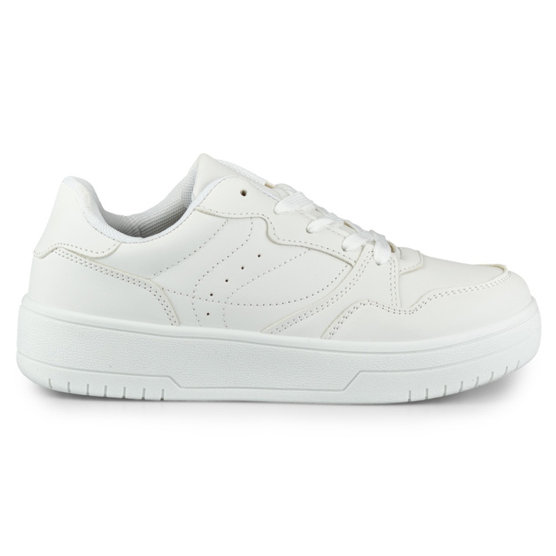 Les baskets classiques blanches d'Emili