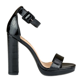Sandales à talons laquées noires le noir