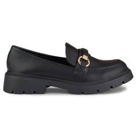 Mocassins noirs avec une décoration minimaliste