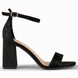 Sandales noires à talons hauts