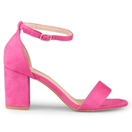 Sandales classiques fuchsia sur le poteau rose