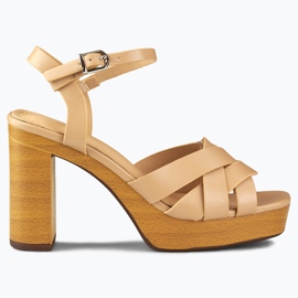 Sandales beiges pour dames sur le poteau Sandales beiges pour dames sur le poteau