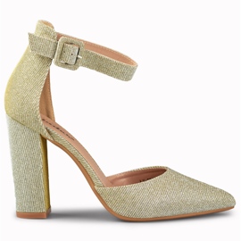 Escarpins en brocard doré fermés à la cheville