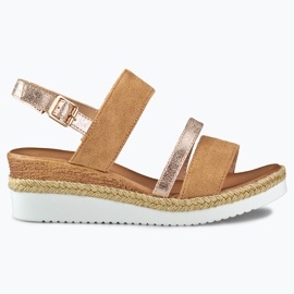 Sandales beiges pour dames sur un coin bas