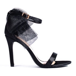 Sandale noire avec un nœud en tulle sur un talon aiguille Shelovet