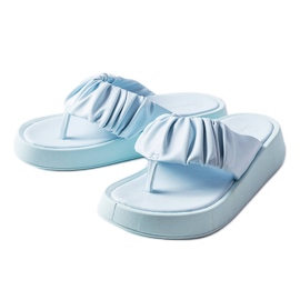 Tongs bleues à volants