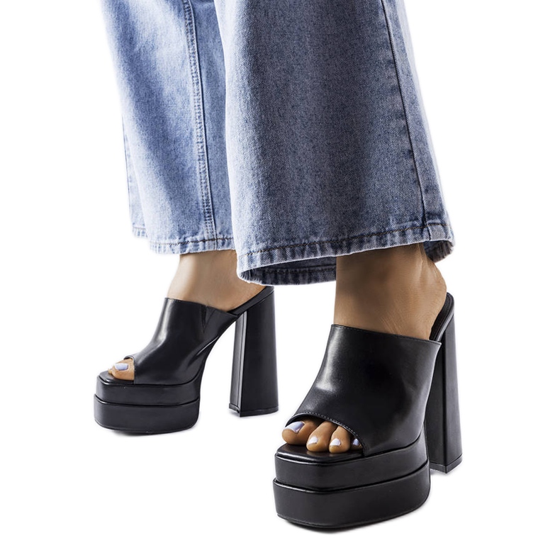 Claquettes noires à talons hauts de Mertzon le noir