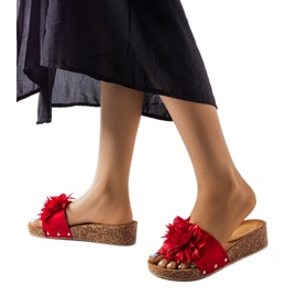 Sandales rouges avec une fleur sur une semelle en liège d'Anjali
