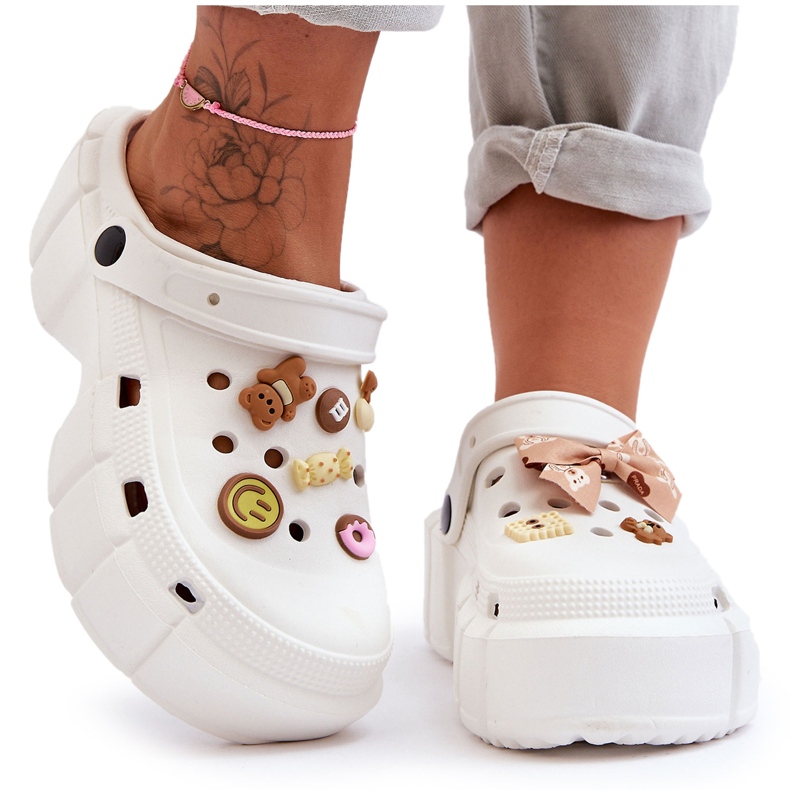 Claquettes En Mousse Pour Femme Crocs Avec Décorations Blanc Marlett blanche Claquettes En Mousse Pour Femme Crocs Avec Décorations Blanc Marlett blanche