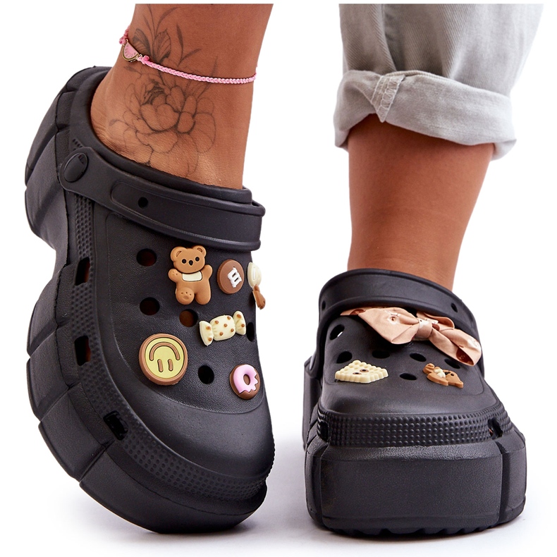 Claquettes en mousse pour femmes Crocs avec ornements Noir Marlett le noir Claquettes en mousse pour femmes Crocs avec ornements Noir Marlett le noir