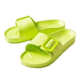 Claquettes vertes en caoutchouc avec boucle Nelm Claquettes vertes en caoutchouc avec boucle Nelm