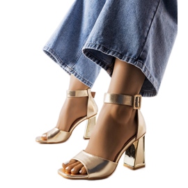 Sandales à blocs dorés Marlens