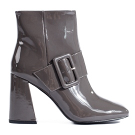 Bottines à talons gris vernis de Shelovet Bottines à talons gris vernis de Shelovet