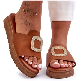 Pantoufles à plateforme Denicia marron pour femmes avec décoration brun Pantoufles à plateforme Denicia marron pour femmes avec décoration brun