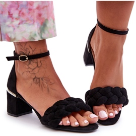 Sandales tressées en daim noir Essenza