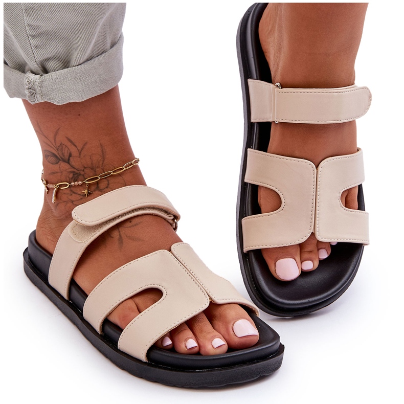 Chaussons Velcro Classiques en Cuir pour Femme Beige Amedon Chaussons Velcro Classiques en Cuir pour Femme Beige Amedon