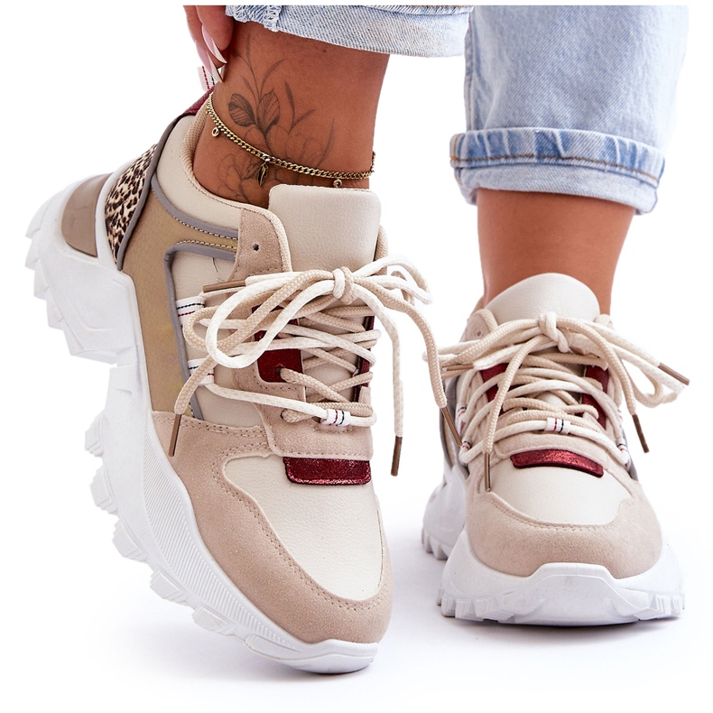 Chaussures De Sport Sur Une Semelle Massive Beige Corena Chaussures De Sport Sur Une Semelle Massive Beige Corena