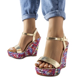 Sandales compensées dorées de Fairmont