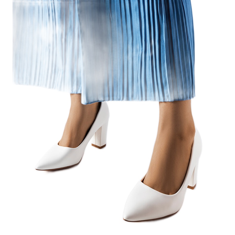 Escarpins blancs Maurelle sur le bloc blanche