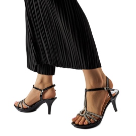 Sandales noires à talons hauts avec zircons de Levane