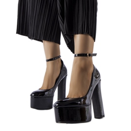 Escarpins vernis noirs à talons Colle