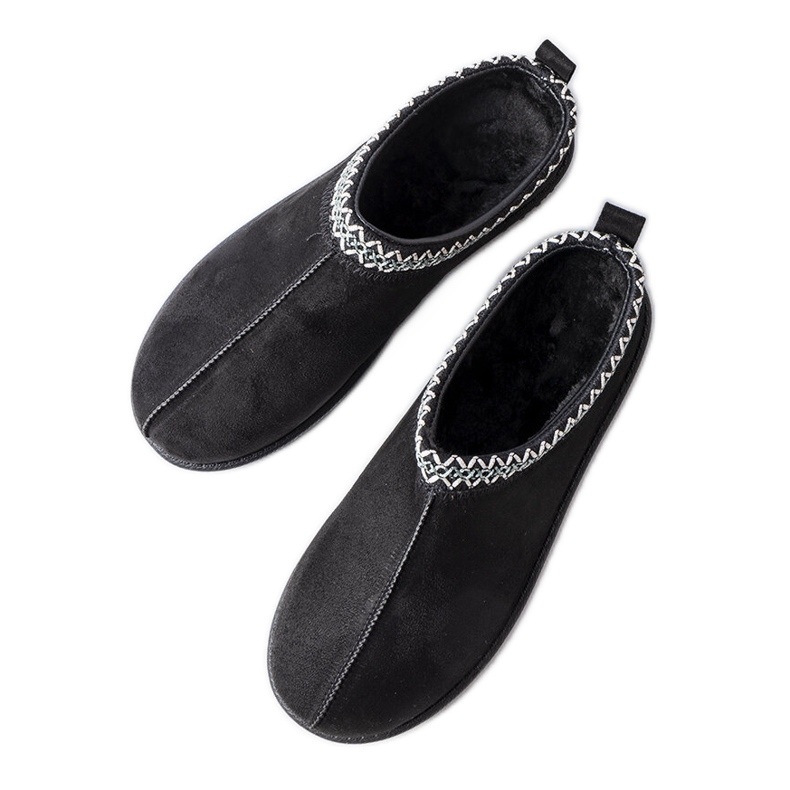 Chaussons isolés noirs décorés de la broderie Dudi le noir