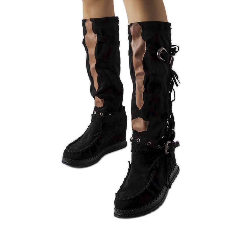 Inna Bottes noires avec un coin d'intérieur de Filiberta le noir