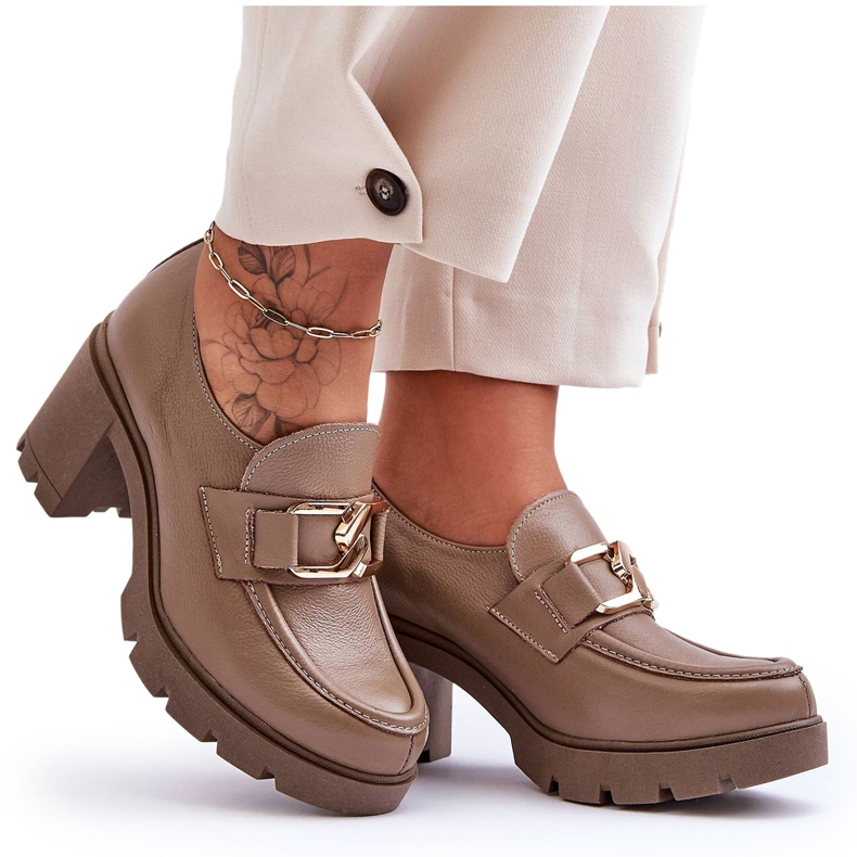 Lemar Brogues élégantes sur le talon avec décoration Harmell beige foncé Lemar Brogues élégantes sur le talon avec décoration Harmell beige foncé