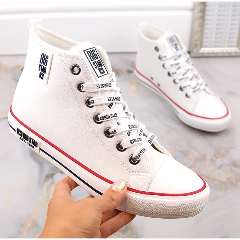 Baskets isolées blanches Big Star KK274597 Baskets isolées blanches Big Star KK274597