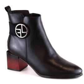 Bottes pour femmes sur un poteau décoratif noir Potocki SZ12227