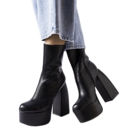 Inna Bottes noires à talons Baratti