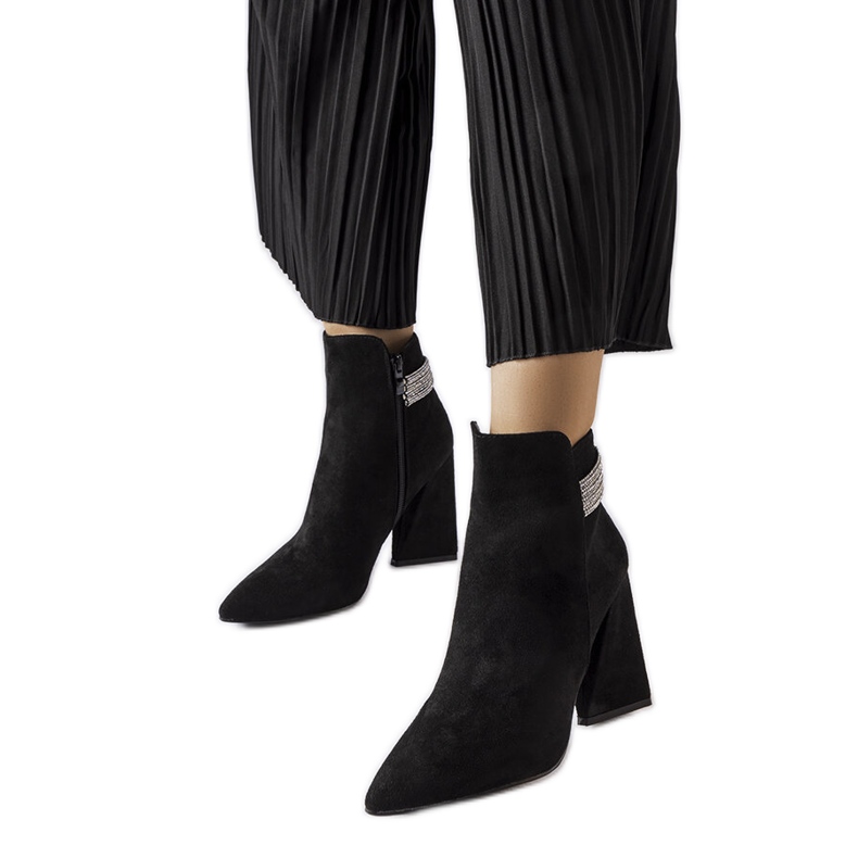 Bottines noires avec zircons de Liviana le noir Bottines noires avec zircons de Liviana le noir