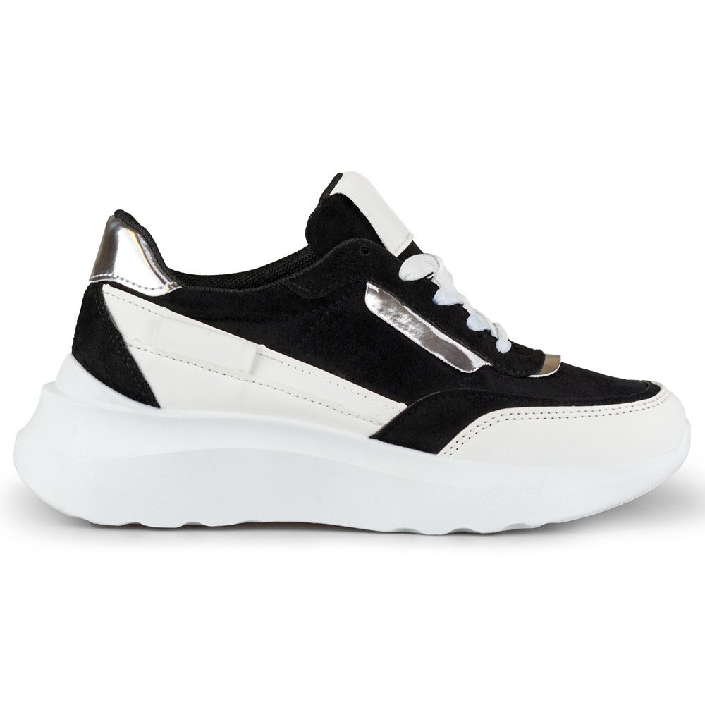 Chaussures de sport noires a semelle blanche le noir