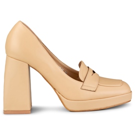 Mocassins à la mode sur un poteau haut et large beige