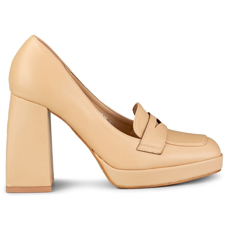 Mocassins à la mode sur un poteau haut et large beige